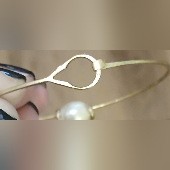 Uncommon James Gold Bracelet with Axyoa White Pearl - Picture 3 of 4